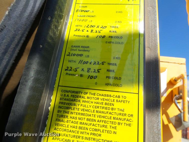 image for item DA9425 1992 International 4900 bucket truck