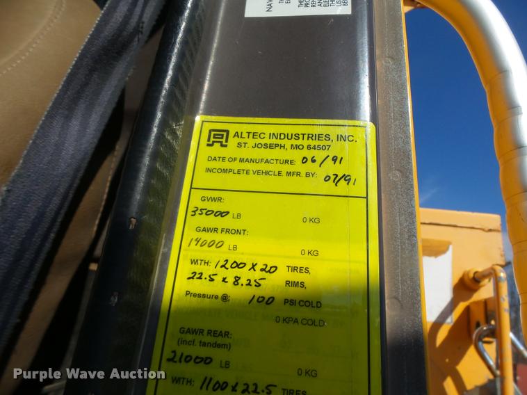 image for item DA9425 1992 International 4900 bucket truck