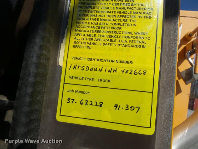 image for item DA9425 1992 International 4900 bucket truck