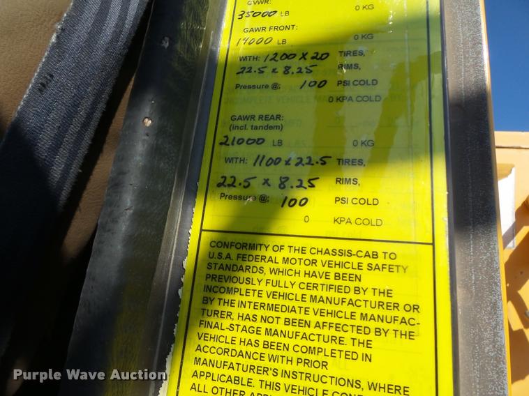 image for item DA9425 1992 International 4900 bucket truck