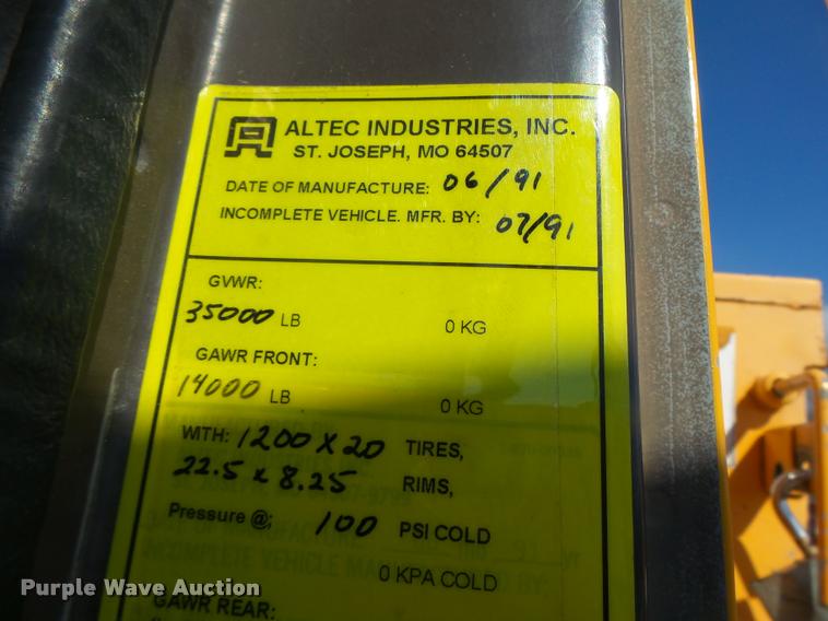 image for item DA9425 1992 International 4900 bucket truck