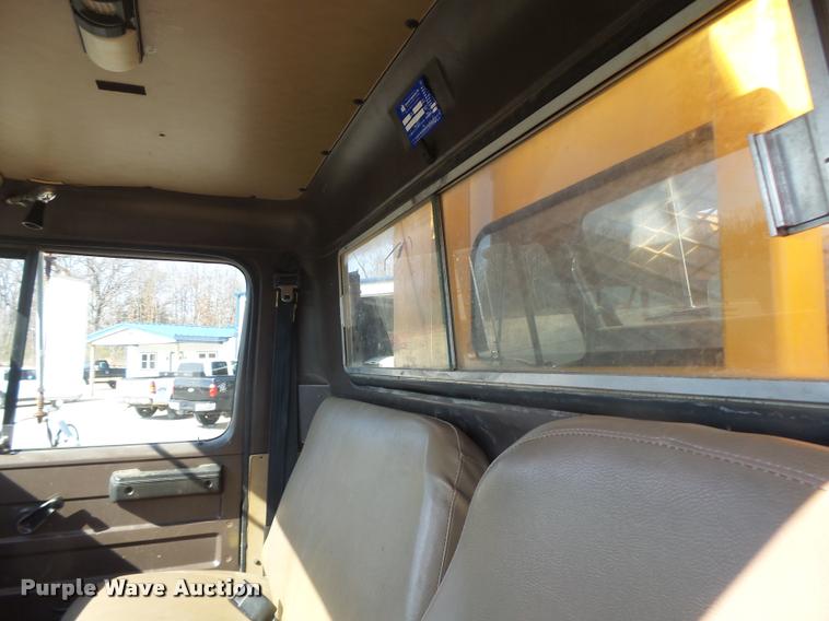 image for item DA9425 1992 International 4900 bucket truck