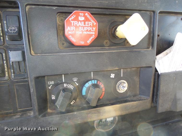 image for item DA9425 1992 International 4900 bucket truck