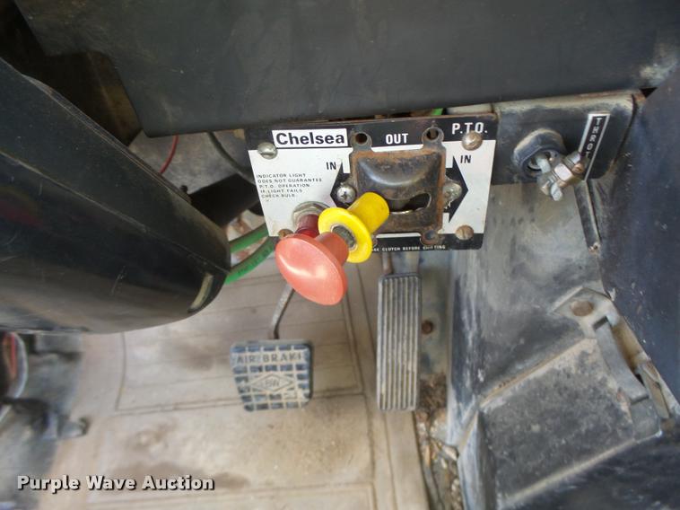 image for item DA9425 1992 International 4900 bucket truck