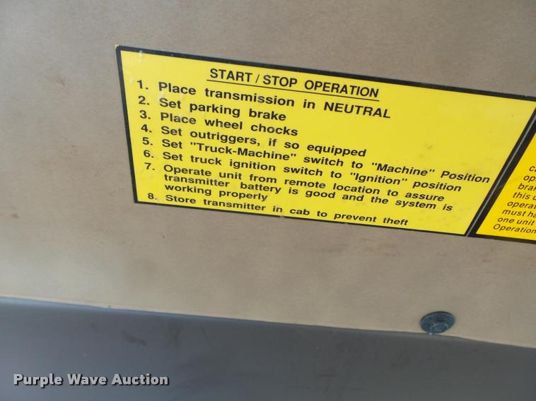 image for item DA9425 1992 International 4900 bucket truck