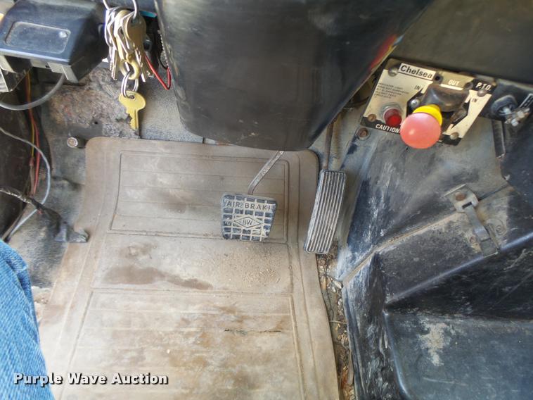 image for item DA9425 1992 International 4900 bucket truck