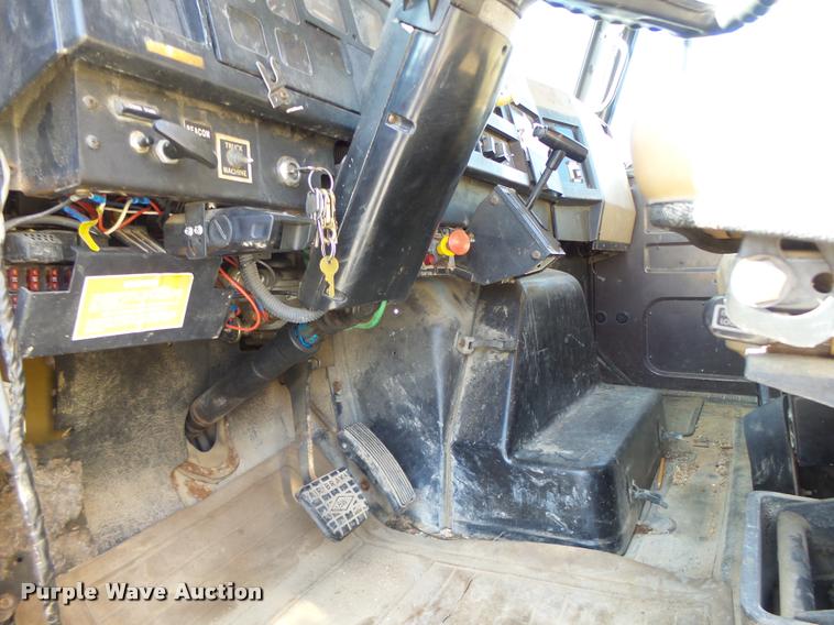 image for item DA9425 1992 International 4900 bucket truck