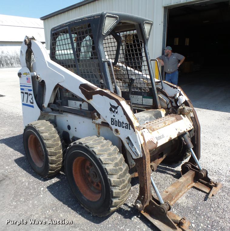 image for item DB1431 2001 Bobcat 773 skid steer