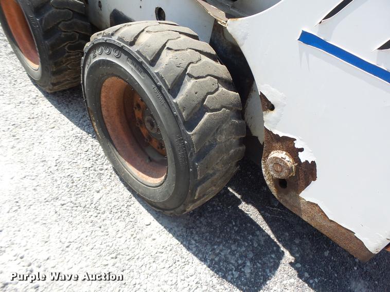 image for item DB1431 2001 Bobcat 773 skid steer