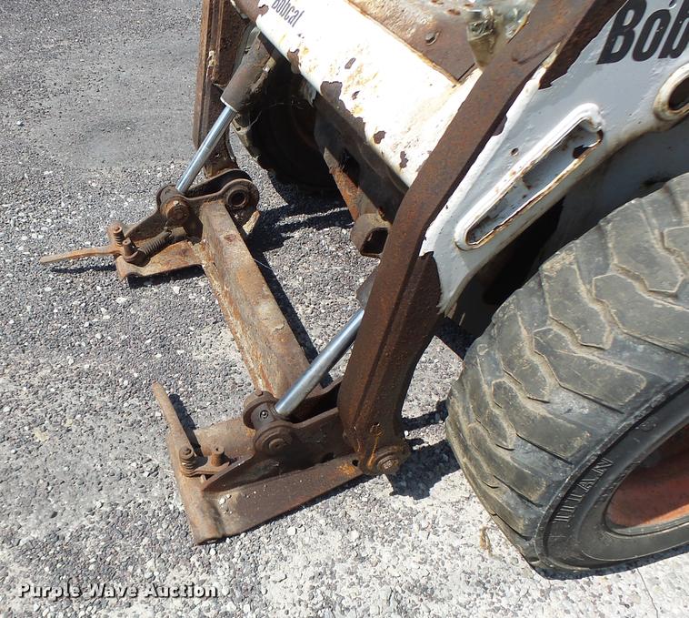 image for item DB1431 2001 Bobcat 773 skid steer