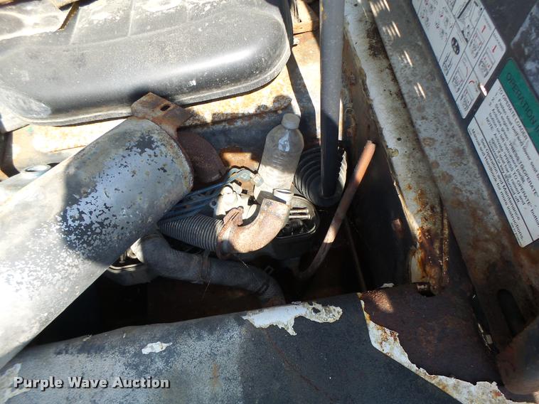 image for item DB1431 2001 Bobcat 773 skid steer