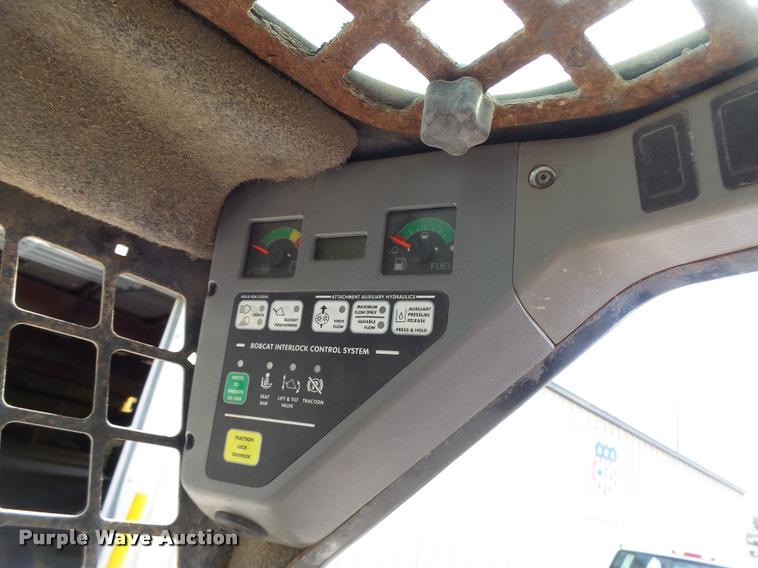 image for item DB1431 2001 Bobcat 773 skid steer