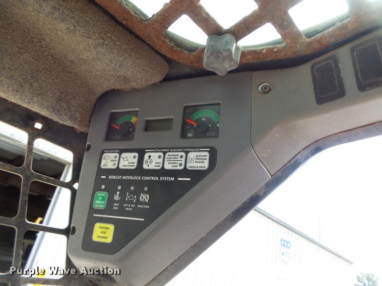 image for item DB1431 2001 Bobcat 773 skid steer