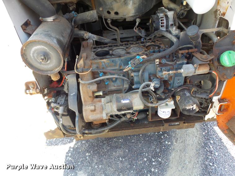 image for item DB1431 2001 Bobcat 773 skid steer