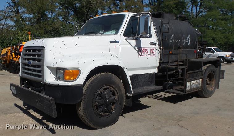 image for item DB6440 1995 Ford F700 oil distribution truck