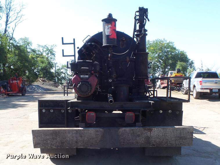 image for item DB6440 1995 Ford F700 oil distribution truck