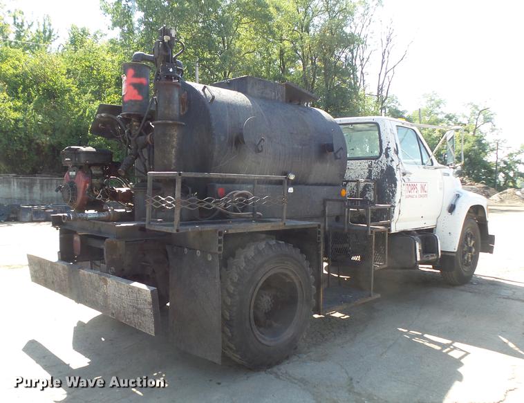 image for item DB6440 1995 Ford F700 oil distribution truck