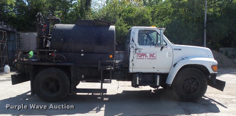 image for item DB6440 1995 Ford F700 oil distribution truck
