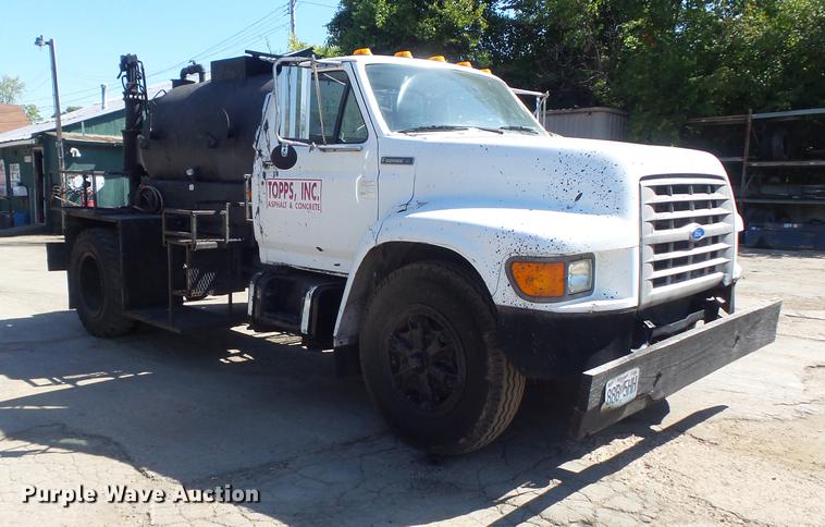 image for item DB6440 1995 Ford F700 oil distribution truck