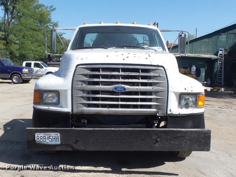 image for item DB6440 1995 Ford F700 oil distribution truck