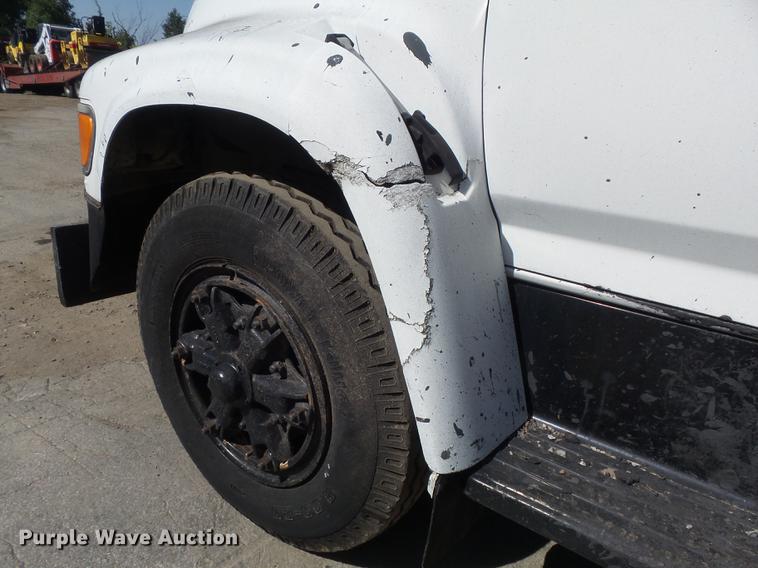 image for item DB6440 1995 Ford F700 oil distribution truck