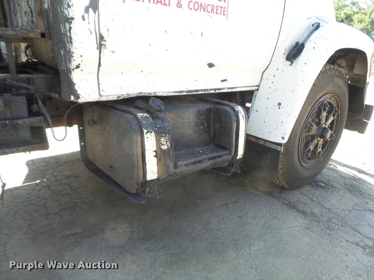 image for item DB6440 1995 Ford F700 oil distribution truck