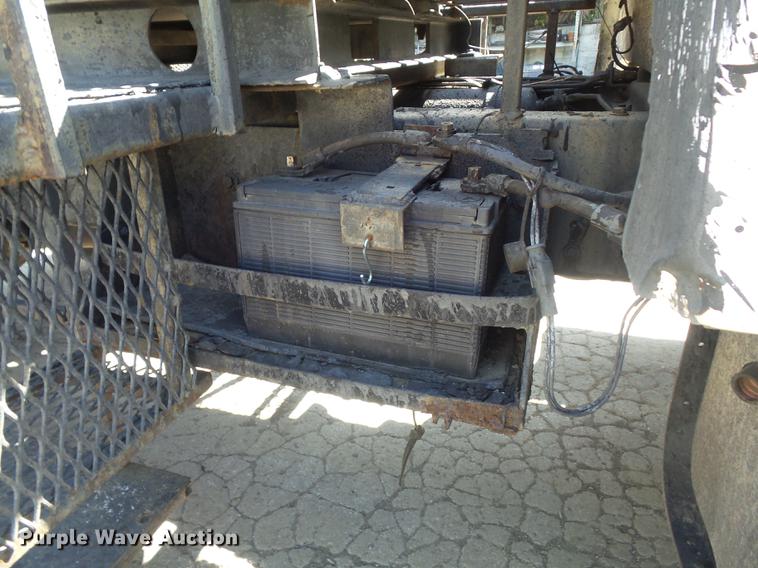 image for item DB6440 1995 Ford F700 oil distribution truck