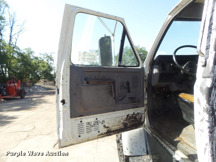 image for item DB6440 1995 Ford F700 oil distribution truck