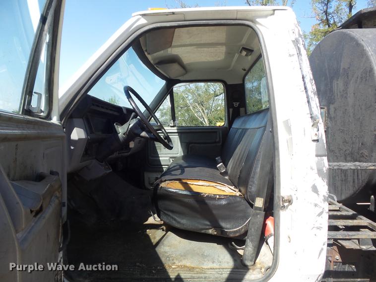image for item DB6440 1995 Ford F700 oil distribution truck
