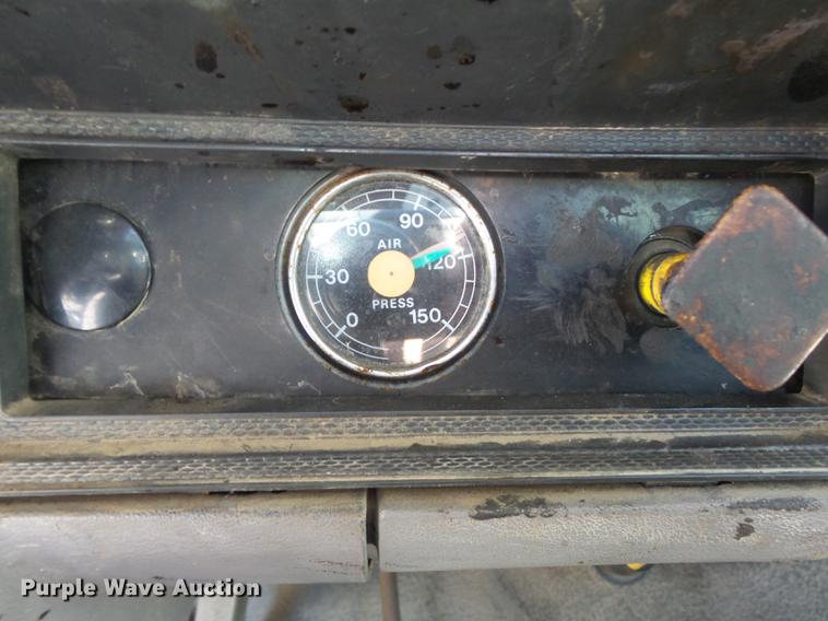 image for item DB6440 1995 Ford F700 oil distribution truck