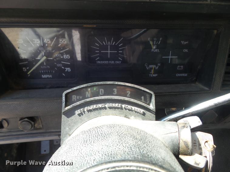 image for item DB6440 1995 Ford F700 oil distribution truck