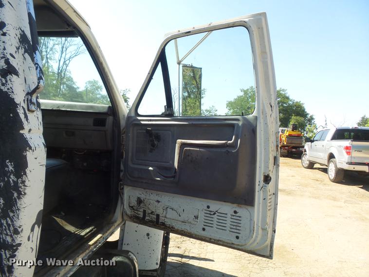 image for item DB6440 1995 Ford F700 oil distribution truck