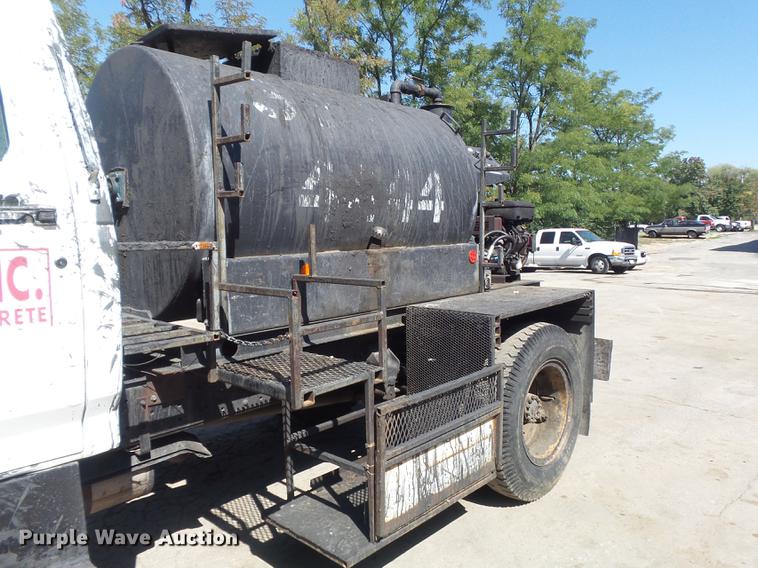 image for item DB6440 1995 Ford F700 oil distribution truck