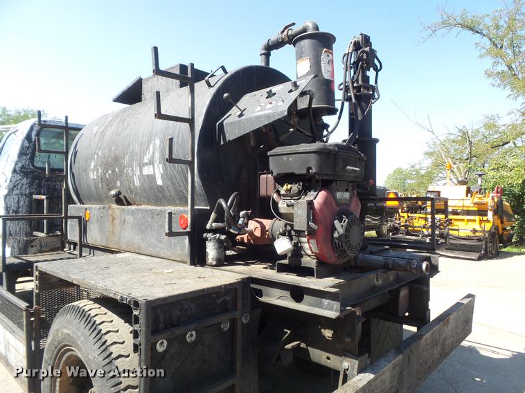 image for item DB6440 1995 Ford F700 oil distribution truck