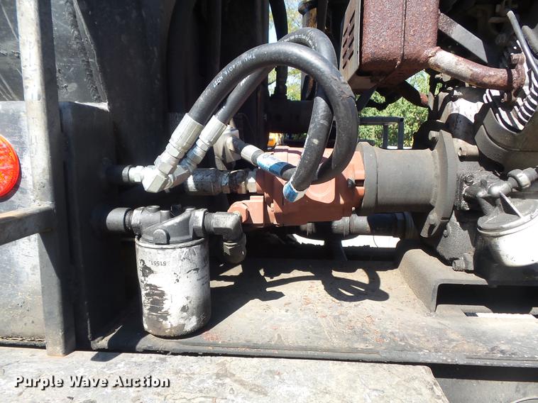 image for item DB6440 1995 Ford F700 oil distribution truck