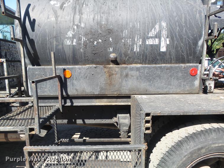 image for item DB6440 1995 Ford F700 oil distribution truck