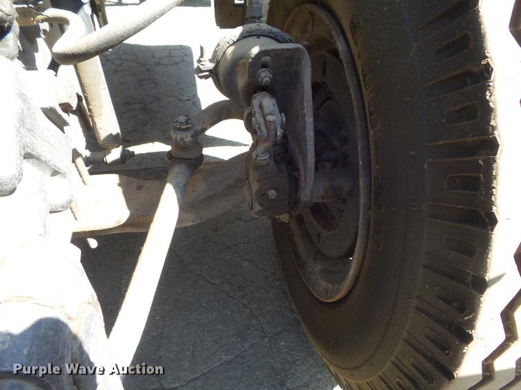 image for item DB6440 1995 Ford F700 oil distribution truck