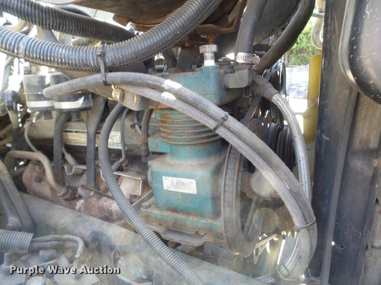 image for item DB6440 1995 Ford F700 oil distribution truck