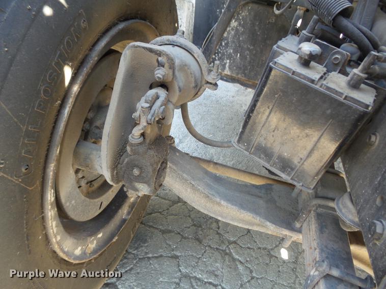 image for item DB6440 1995 Ford F700 oil distribution truck