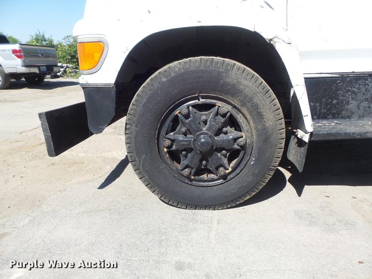 image for item DB6440 1995 Ford F700 oil distribution truck