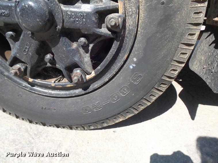 image for item DB6440 1995 Ford F700 oil distribution truck