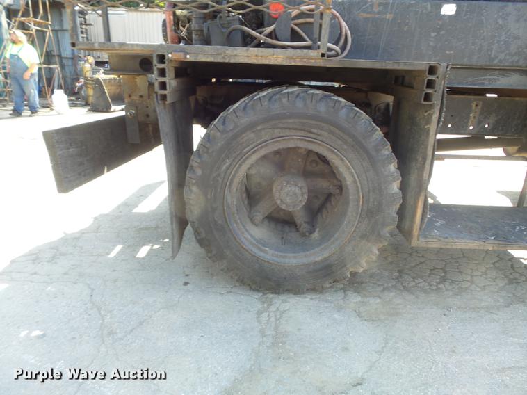 image for item DB6440 1995 Ford F700 oil distribution truck