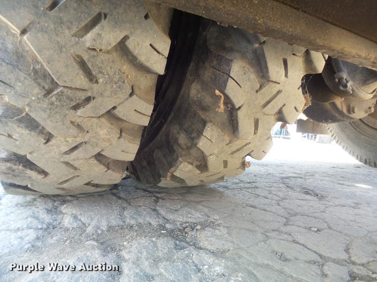 image for item DB6440 1995 Ford F700 oil distribution truck