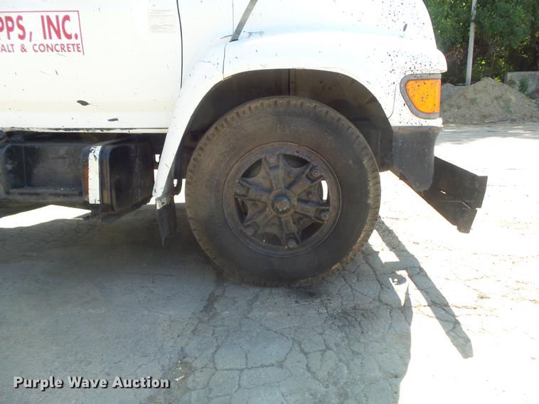 image for item DB6440 1995 Ford F700 oil distribution truck