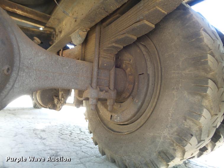 image for item DB6440 1995 Ford F700 oil distribution truck