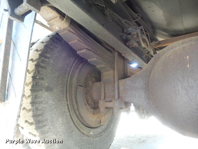 image for item DB6440 1995 Ford F700 oil distribution truck