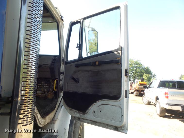 image for item DB6441 1999 Freightliner FLD dump truck