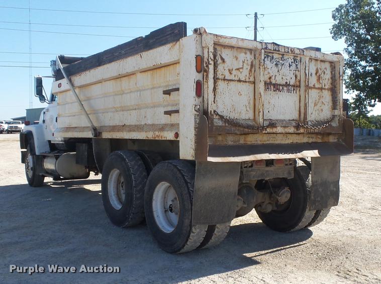 image for item DB7395 1997 Ford LT8000 dump truck