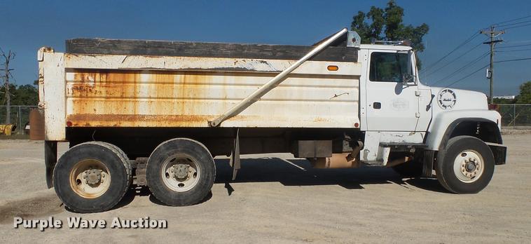 image for item DB7395 1997 Ford LT8000 dump truck