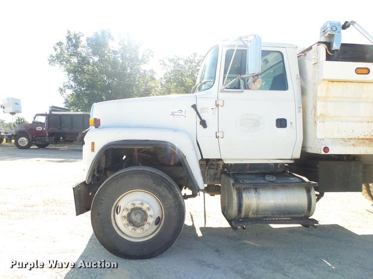 image for item DB7395 1997 Ford LT8000 dump truck